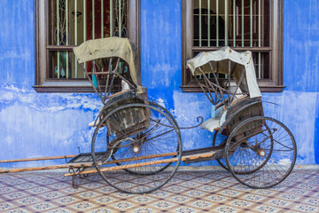 Fototapeta na wymiar Rickshaw at the Cheong Fatt Tze Mansion (The Blue Mansion) in George Town, Malaysia