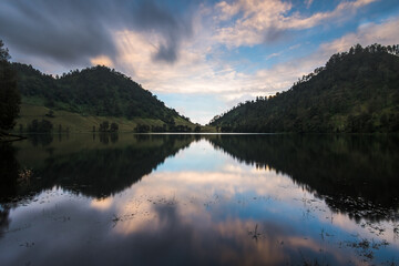 Fototapeta na wymiar beautiful landscape sunset reflection over the lake and mountains
