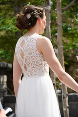 bride in lace wedding dress