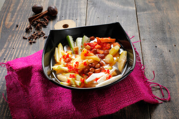 Fruit slices with chili sour sauce sprinkled with peanuts. Consists of cucumbers, sweet potatoes, amberella, jicama, carrots, sweet potatoes, pineapple, guava, mango.
