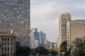 Fototapeta na wymiar Imagem do centro da cidade com ruas vazias durante a quarentena e pandemia