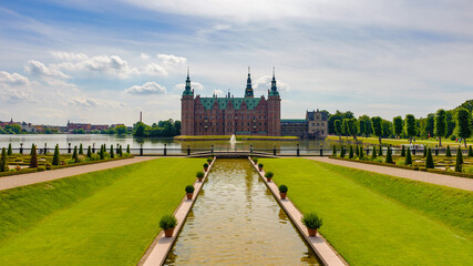 Fototapeta premium Frederiksborg Palace from the garden
