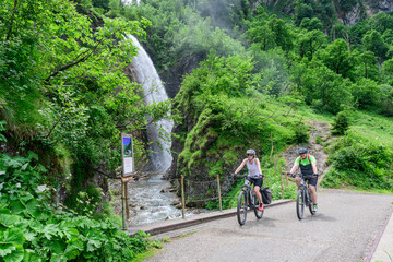 Gemeinsam unterwegs im Gebirge mit dem E-Bike