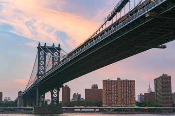 Fototapeta premium Manhattan Bridge and City Skyline at sunset