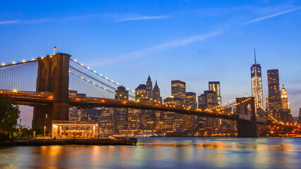 Obraz na płótnie Canvas Brooklyn Bridge and Manhattan Skyline at sunset