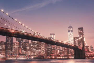 Fototapeta na wymiar Brooklyn bridge and manhattan at night