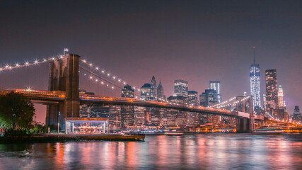 Obraz na płótnie Canvas Brooklyn bridge and manhattan at night