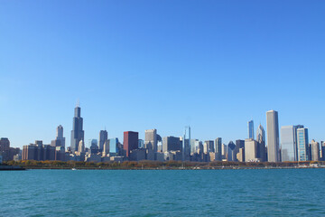 Obraz premium Widok na panoramę miasta Chicago Skyline wzdłuż jeziora Michigan