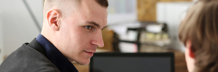 Obraz premium Group of people deliberate on problem. White collar negotiate, partnership agreement idea discussion, situation analysis, new angle view, professional training, investment and finance concept