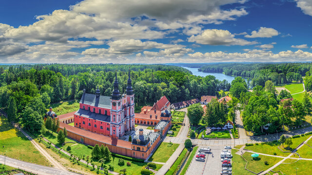  Bazylika Nawiedzenia Najświętszej Maryi Panny w Świętej Lipce.