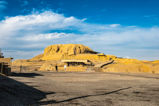It's Tepe Sialk (Sialk Ancient Hill), a large ancient archeological site, Kashan, Isfahan Province, in central Iran, close to Fin Garden.