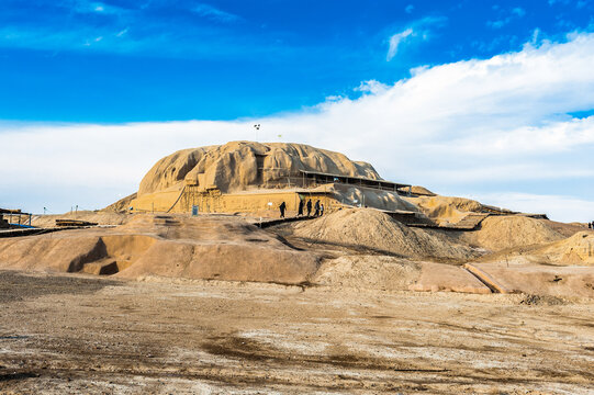It's Tepe Sialk (Sialk Ancient Hill), a large ancient archeological site, Kashan, Isfahan Province, in central Iran, close to Fin Garden.