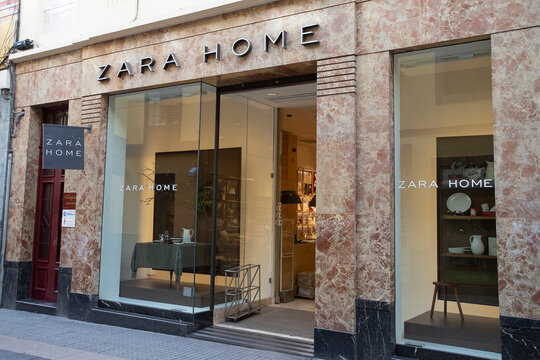 Santa Cruz de Tenerife, SPAIN - December 24, 2019: ZARA HOME, this brand is  owned by Inditex and specialising in home textile and accessories. Stock  Photo | Adobe Stock