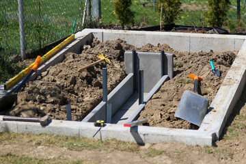 Preparation of foundations and internal sidewalk for the greenhouse.