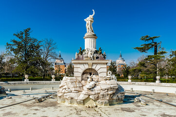 Fototapeta na wymiar It's Beautiful fountain near the Royal Palace of Aranjuez, Spain. UNESCO World Heritage site