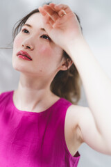 Fototapeta premium ワンピースを着た女性