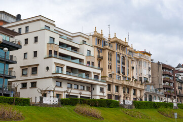 Fototapeta na wymiar It's Buildings of the the Bay de la Concha, San Sebastian, Basque Country, Spain.