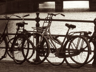 Fototapeta na wymiar Fahrräder in Amsterdam