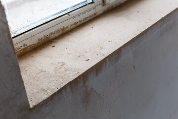 Preparing walls for wallpaper. Repair in the slopes of the window. The process of applying a layer of plaster on the sides of the window.