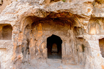 It's Caves at the Longmen Grottoes ( Dragon's Gate Grottoes) or Longmen Caves.UNESCO World Heritage of tens of thousands of statues of Buddha and his disciples