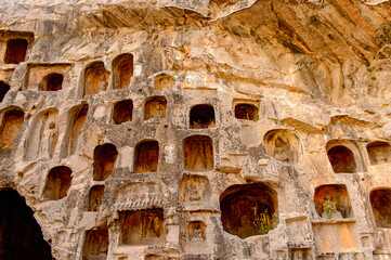It's Caves at the Longmen Grottoes ( Dragon's Gate Grottoes) or Longmen Caves.UNESCO World Heritage of tens of thousands of statues of Buddha and his disciples