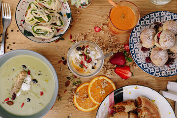 yoghurt and oranges breakfast