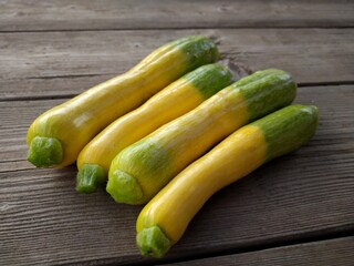 ズッキーニ　グリーンパンツ