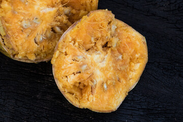 Image of bael fruit and a glass of bael juice