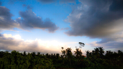 Obraz premium silhouette of a man walking on a hill