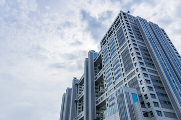 Fototapeta na wymiar 東京都港区お台場から見たビルと空