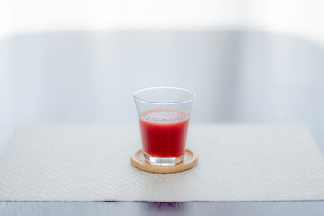 トマトジュース, トマト, ジュース, 腸活, 腸内活動、リコピン, 野菜ジュース, 健康飲料, 野菜, 健康, 健康食品, 果汁, 朝食, カリウム, フレッシュ, 飲物, 赤色, ドリンク, 健康食材, 美容, かわいい, 朝, 夏野菜, ヘルシー, 新鮮, コピースペース, グラス, 飲み物, 若い, ビューティー, 飲料, 栄養, ビタミン, コップ, むくみ, むくみ解消, 便