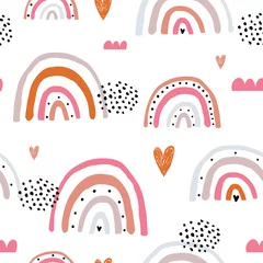 Tapeten Kindisches nahtloses Muster mit handgezeichnetem Regenbogen und Herzen. Trendiger Kindervektorhintergrund. © solodkayamari