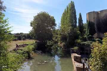 Fototapeta na wymiar Lock on the Petit Morin river in La Ferte-sous-jouar village
