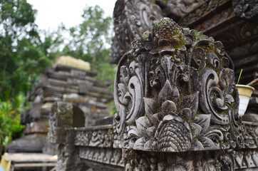 Fototapeta na wymiar Ancient statue and carving in Hindu temple Pura Tirta Empul, Bali, Indonesia.