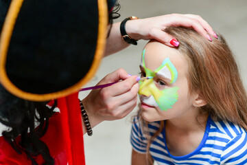 The animator paints the face of the child