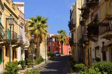 Fototapeta na wymiar Lipari, Sicily. Aeolian island. Italy. 11/10/2019 - The usual street of an Italian resort. Pastel colors, lots of plants, balconies and pretty windows