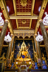 Fototapeta na wymiar the big bhudda in Phitsanulok Thailand shows inside