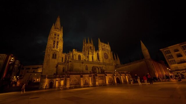 Timelapse del d&iacute;a a la noche en la catedral de Burgos (Espa&ntilde;a). 