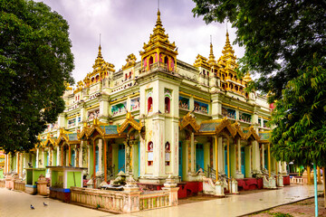 Obraz premium It's Thambuddhe Pagoda Complex (Sambuddhe), one of the famous pagodas in Monywa of Sagaing Region.