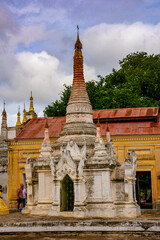Fototapeta premium It's Shwezigon Pagoda, Bagan Archaeological Zone, Burma. One of the main sites of Myanmar.