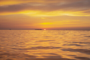 Obraz premium sunset over the sea