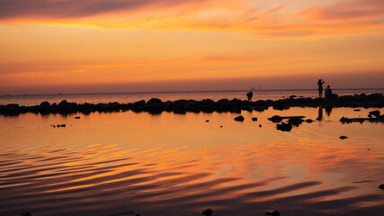 Fototapeta na wymiar sunset on the beach and stones