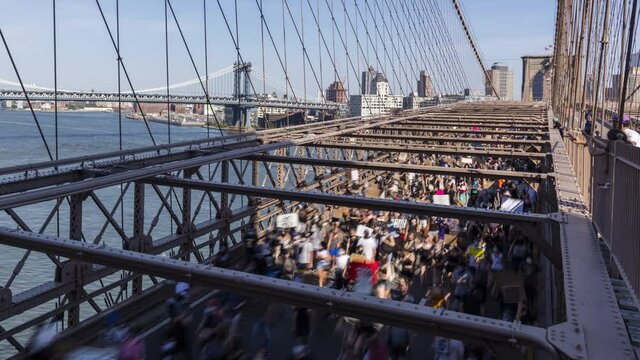 Black lives matter protest coming thru Brooklyn bridge time lapse