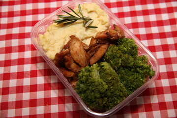 chicken puree and brocolli