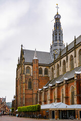 Obraz premium It's Grote Kerk (Great Church) on the Grote Markt, Haarlem's central square