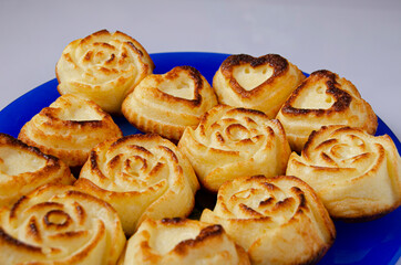 cheesecake in a blue plate