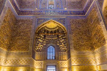 Fototapeta na wymiar SAMARKAND, UZBEKISTAN - APRIL 27, 2018: Interior of Gur-e Amir Mausoleum in Samarkand, Uzbekistan