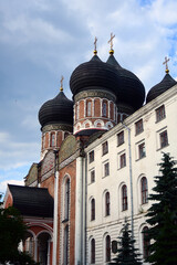 Fototapeta na wymiar Intercession cathedral. Old architecture of Izmailovo manor in Moscow. Popular landmark. Color photo. 