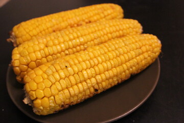 boiled corn on the cob
