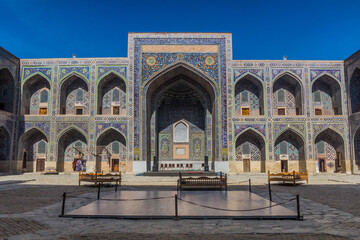 Fototapeta na wymiar Courtyard of Sher Dor Madrasa in Samarkand, Uzbekistan